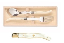 Set tacamuri servire Claude Dozorme Laguiole  maner rasina ivory  bolster inox  2 piese  cutie lemn fag