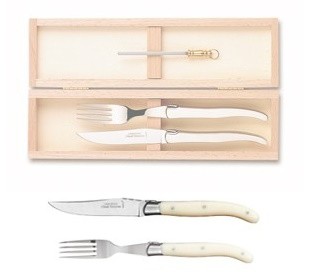 Set tacamuri Claude Dozorme Laguiole  maner rasina ivory  2 piese  cutie lemn fag