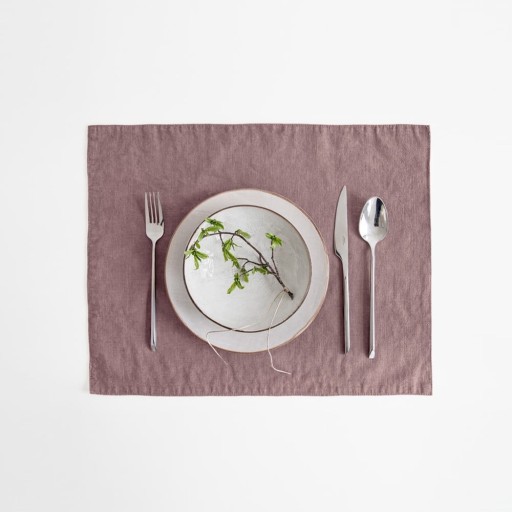 Suport din in pentru farfurie Linen Tales, 35 x 45 cm, mov șters