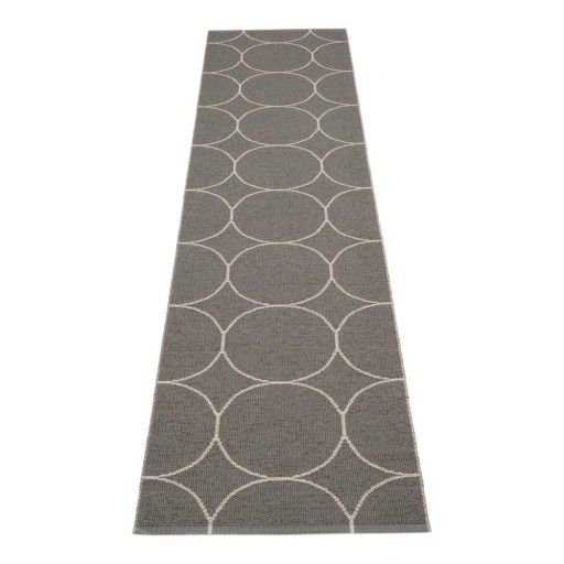 Covor tip traversă pentru interior și exterior gri închis 70x300 cm Boo Charcoal Linen – Pappelina