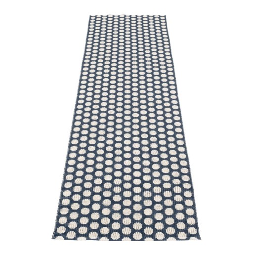Covor tip traversă pentru interior și exterior albastru închis 70x250 cm Noa Dark Blue – Pappelina