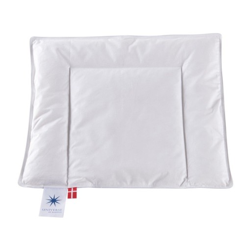 Pernă cu umplutură de pene de tip pătură pentru copii 40x45 cm Capella Baby – Universe of Sleeping