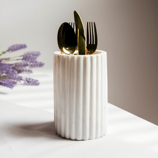 Suport pentru tacamuri Marble Stripes, Homla, 10.5x13 cm, marmura, alb