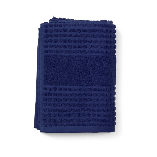 Prosop albastru închis din bumbac organic din frotir 50x100 cm Check – JUNA