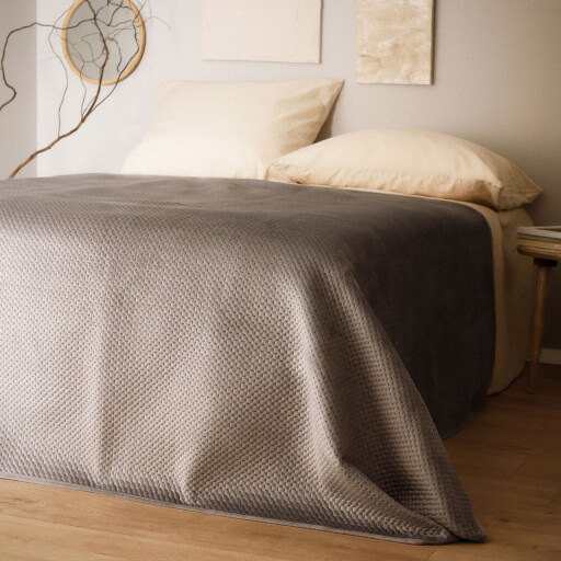 Cuvertura de pat Zemi, Homla, 220x240 cm, poliester, gri