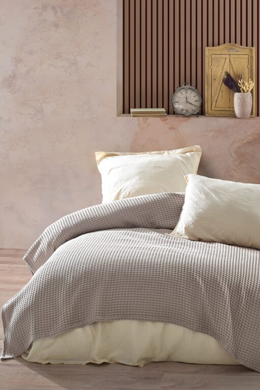 Cuvertura Double Pique, 220x250 cm, 100% bumbac, Havuzlu, Viaden, bej