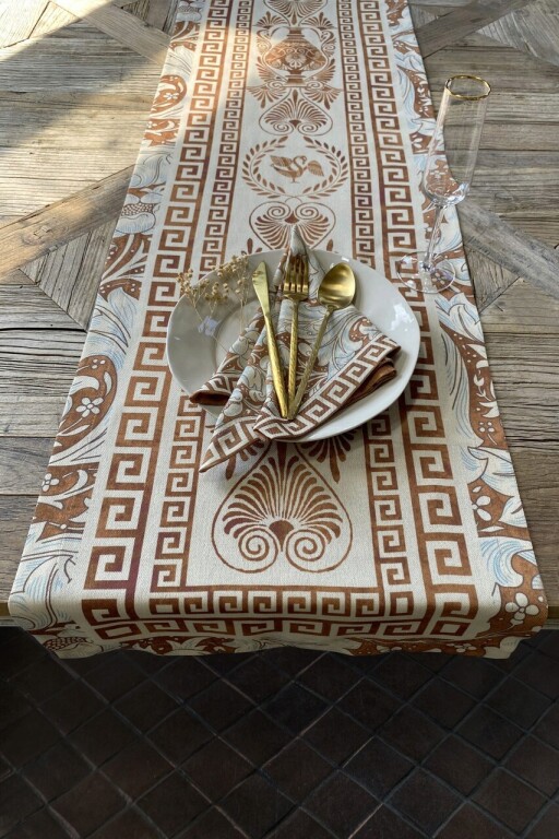 Traversa de masa, Hermia, 626SRT1149, Lavabil la mașină la 30 °C / Călcat la temperatură mică. / Nu folosiți înălbitori. / Nu curățați chimic. / Nu uscați la uscător., Tigla Roșu/Alb