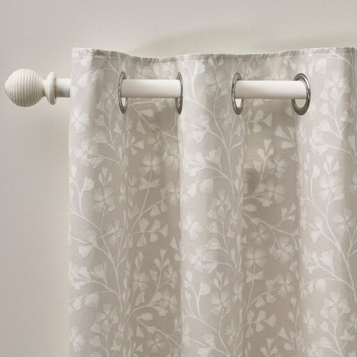 Draperii bej 2 buc. 168x137 cm Brooke Floral – Catherine Lansfield