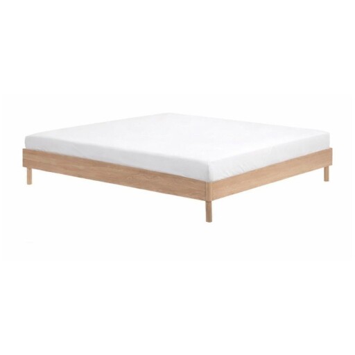 Pat matrimonial în culoare naturală din lemn de stejar fără tăblie fără somieră 180x200 cm Forrest – Vipack