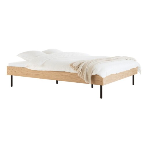 Pat matrimonial în culoare naturală din placă aglomerată de lemn cu aspect de lemn de stejar fără tăblie cu somieră 160x200 cm Streiko – noo.ma